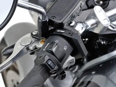 Daytona 89372 USB-A 30W töltőaljzat kormányrúdra (2×2,4A)