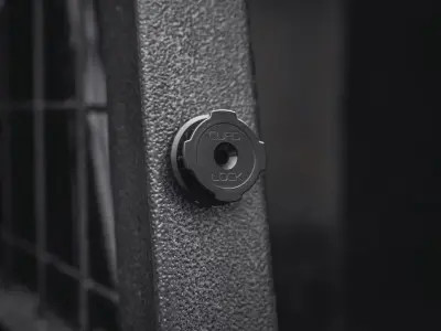 QUAD LOCK öntapadós fali tartó