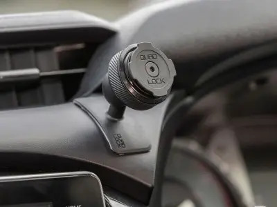 QUAD LOCK műszerfalra szerelhető telefontartó
