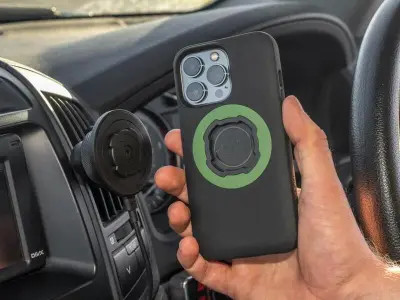 QUAD LOCK AUTÓS TARTÓ SZELLŐZŐNYÍLÁSHOZ