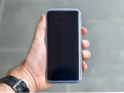 QUAD LOCK MAG időjárásvédő poncsó - iPhone 14 Pro Max
