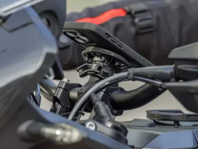 QUAD LOCK 12V-24V VÍZÁLLÓ VEZETÉK NÉLKÜLI TÖLTŐFEJ