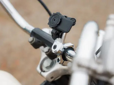 QUAD LOCK pro Chrome okostelefon-kormánytartó