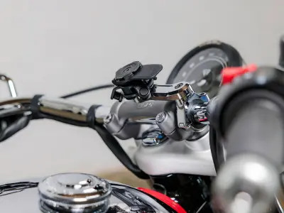 QUAD LOCK pro Chrome okostelefon-kormánytartó