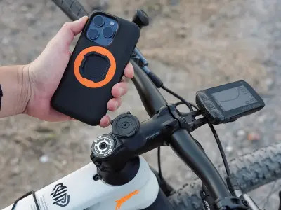 QUAD LOCK MAG telefontok - iPhone 17 Pro Max